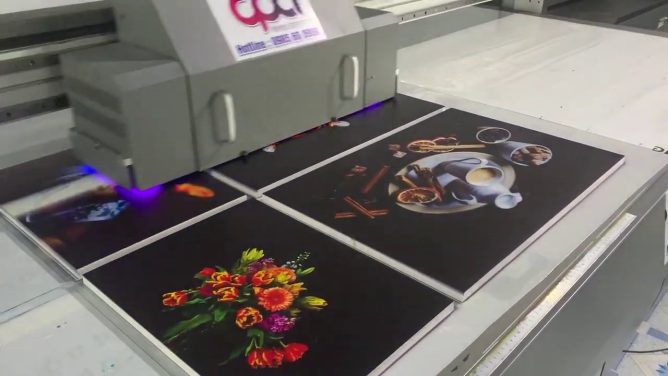 Công nghệ in UV đa lớp cao cấp là giải pháp in ấn tiên tiến, tạo ra các lớp in chồng lên nhau với độ chính xác cao, mang đến hiệu ứng hình ảnh độc đáo, chiều sâu và độ tương phản ấn tượng.